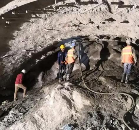 甘肃隧道拱顶带模注浆料，微膨胀注浆料的特点及施工工艺